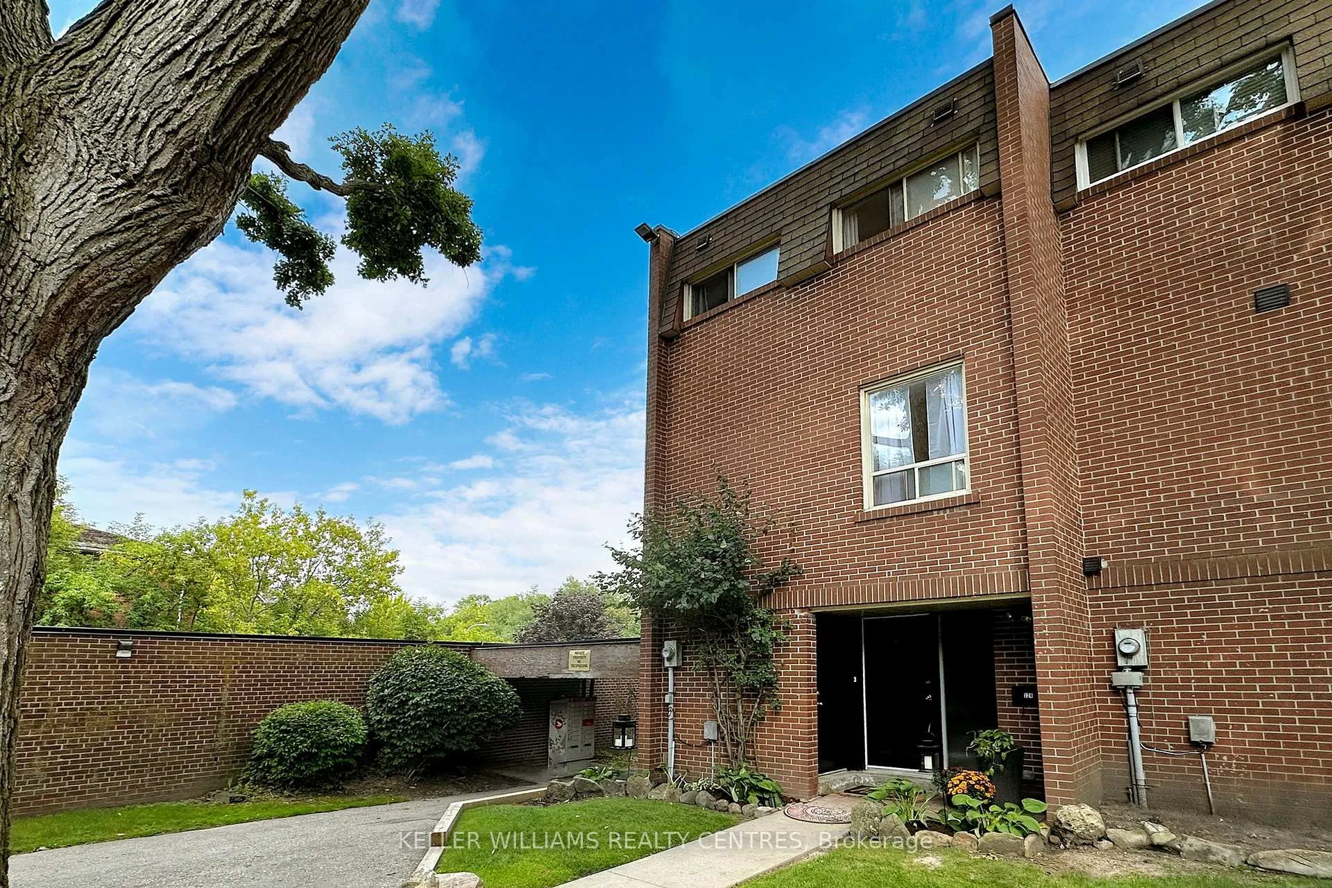 Photo 1 of Unit 16, 124 Wales Avenue, Markham, Old Markham Village — HOMEH