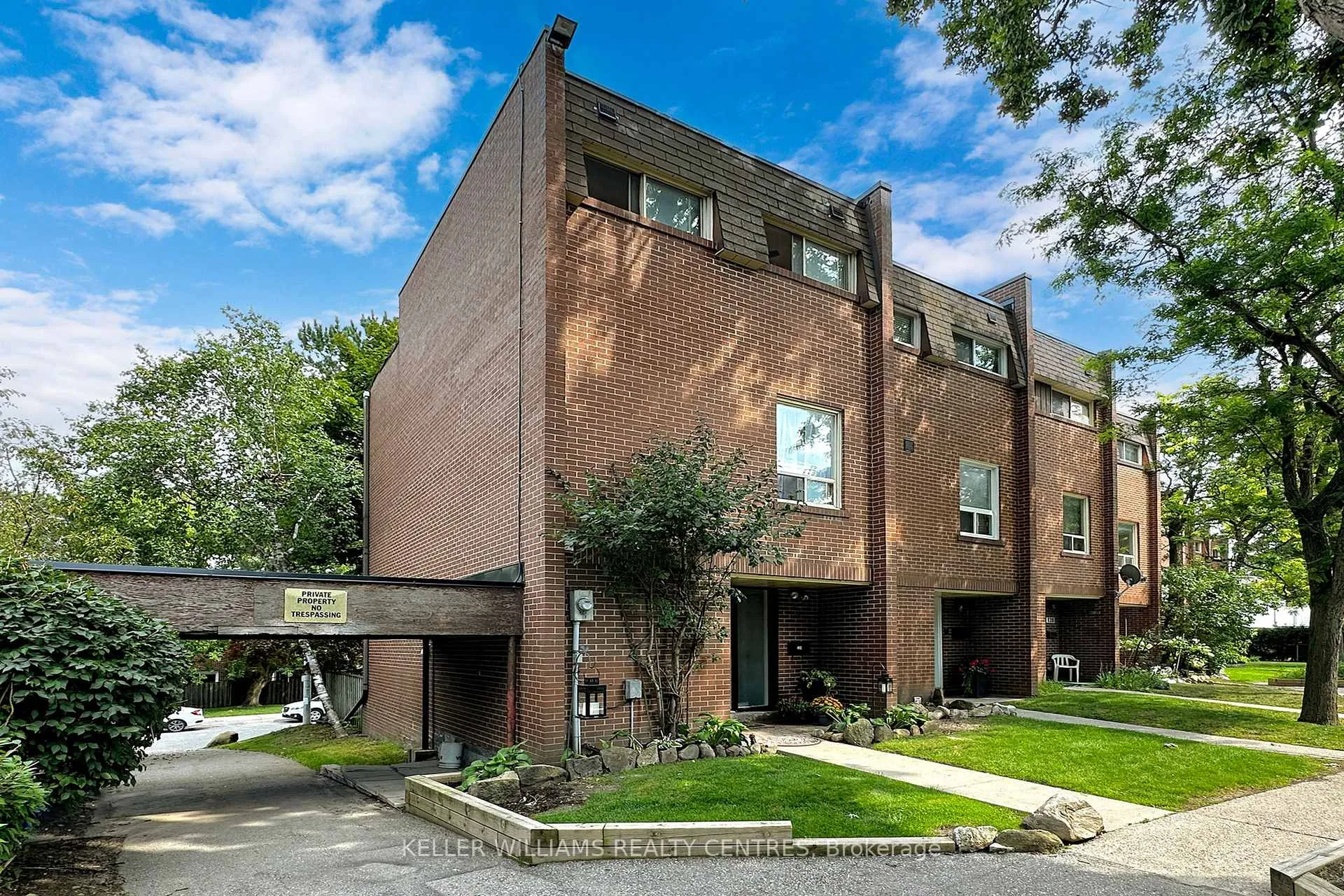 Photo 2 of Unit 16, 124 Wales Avenue, Markham, Old Markham Village — HOMEH