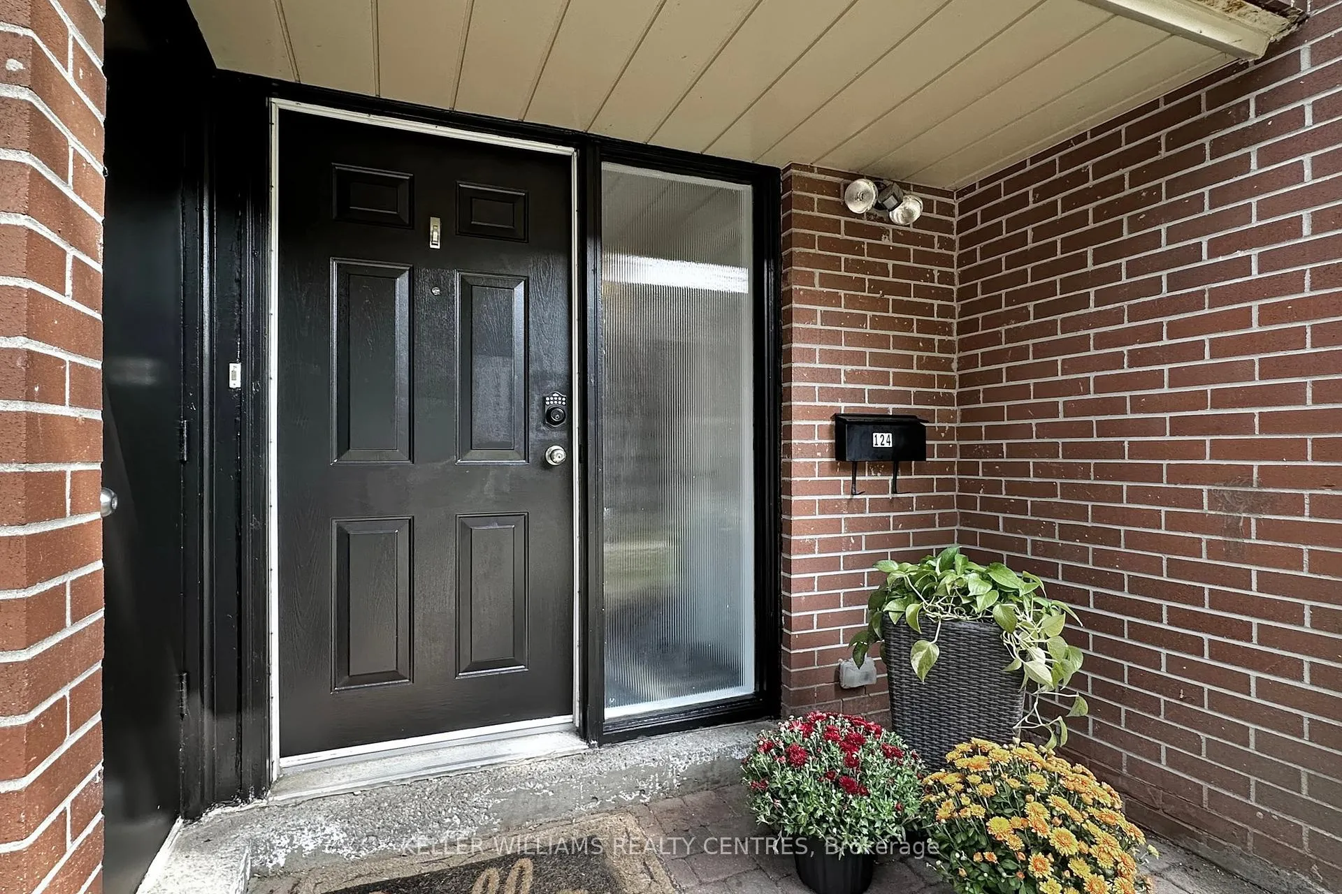 Photo 3 of Unit 16, 124 Wales Avenue, Markham, Old Markham Village — HOMEH