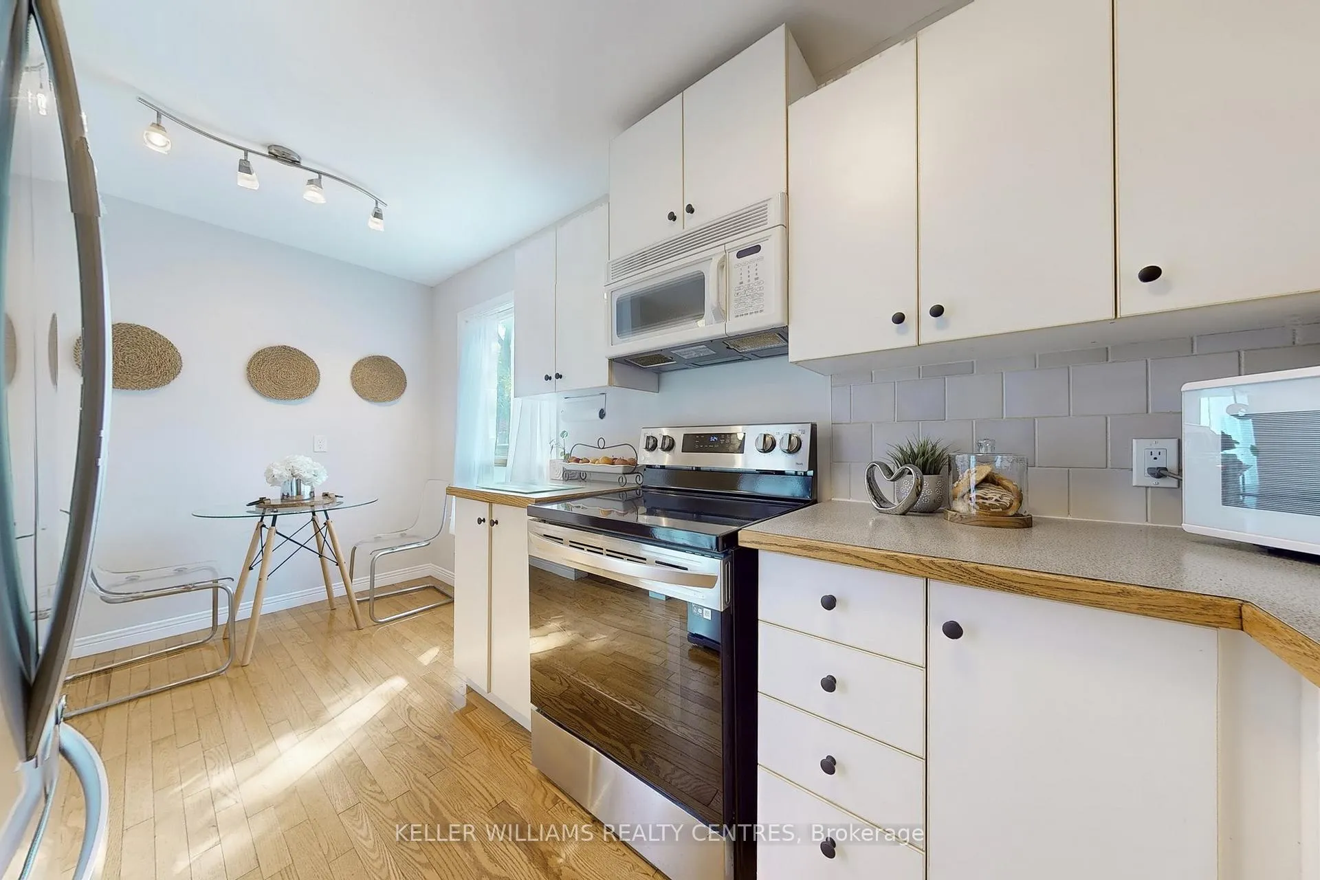 Photo 10 of Unit 16, 124 Wales Avenue, Markham, Old Markham Village — HOMEH