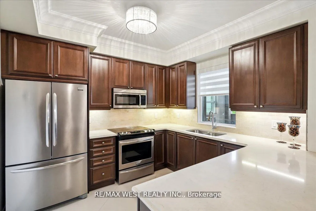 Photo 4 of Unit 405, 9255 Jane Street, Vaughan, Maple — HOMEH
