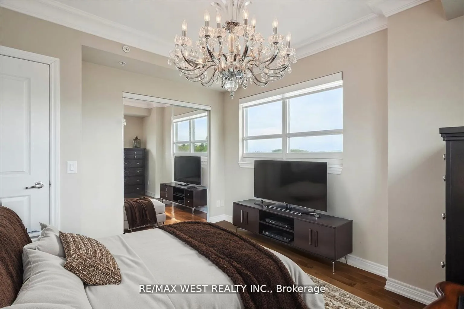 Photo 5 of Unit 405, 9255 Jane Street, Vaughan, Maple — HOMEH