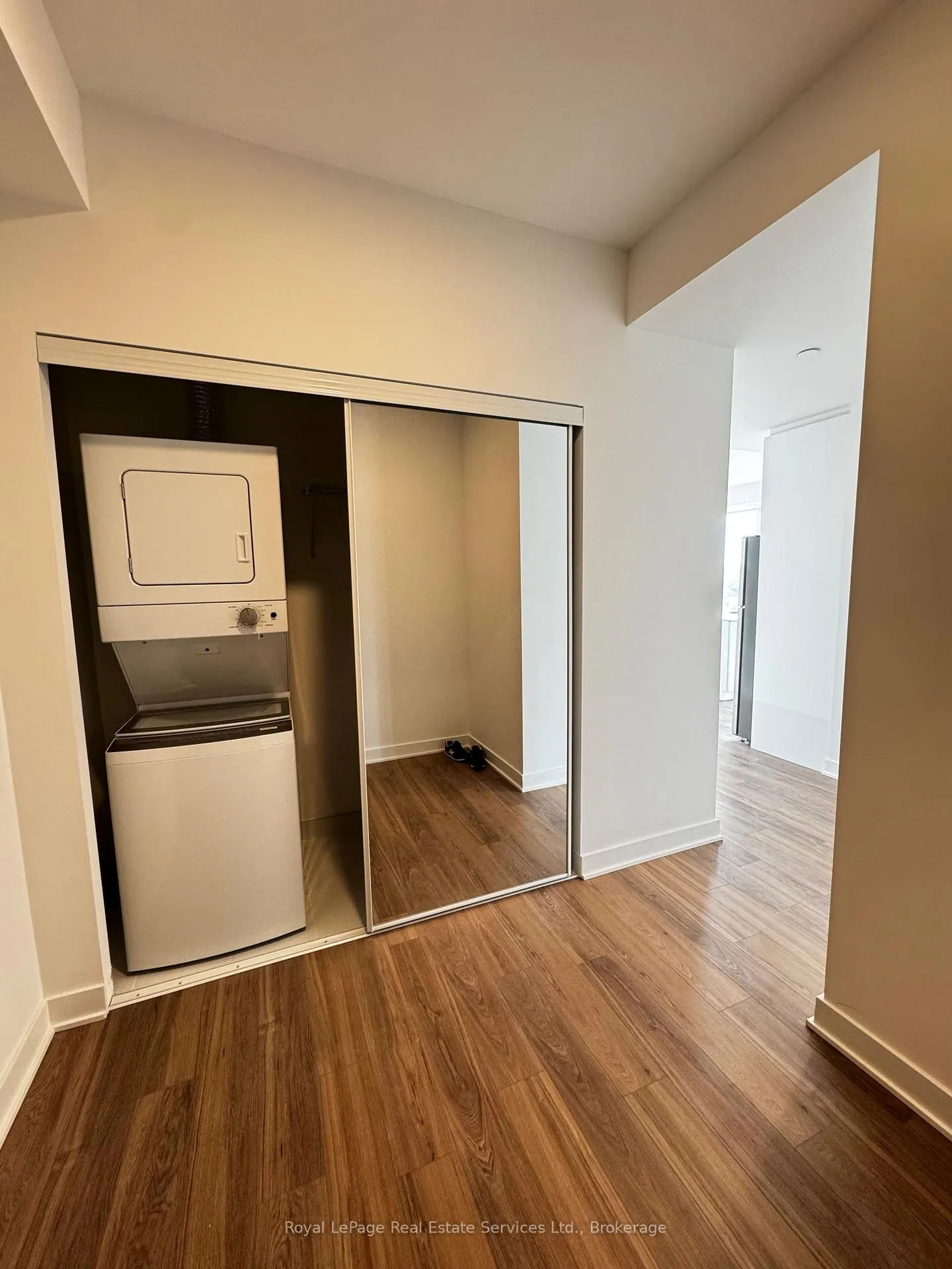 Photo 2 of Unit 906, 2782 Barton Street E, Hamilton, Riverdale — HOMEH