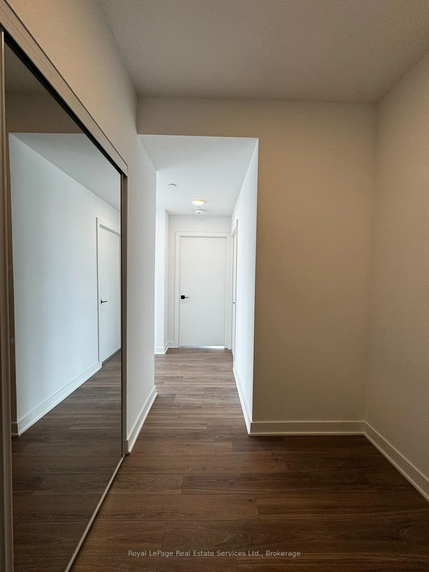 Photo 4 of Unit 906, 2782 Barton Street E, Hamilton, Riverdale — HOMEH