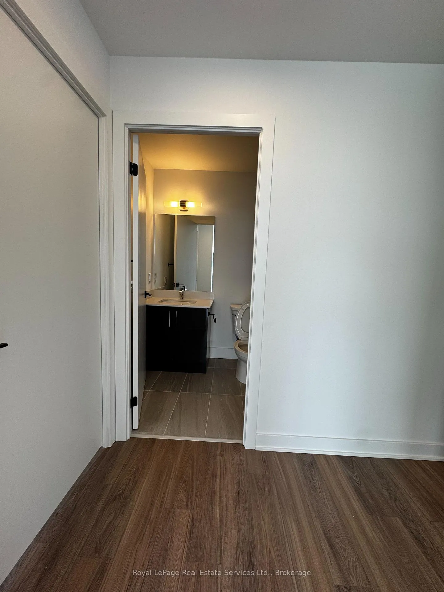 Photo 5 of Unit 906, 2782 Barton Street E, Hamilton, Riverdale — HOMEH