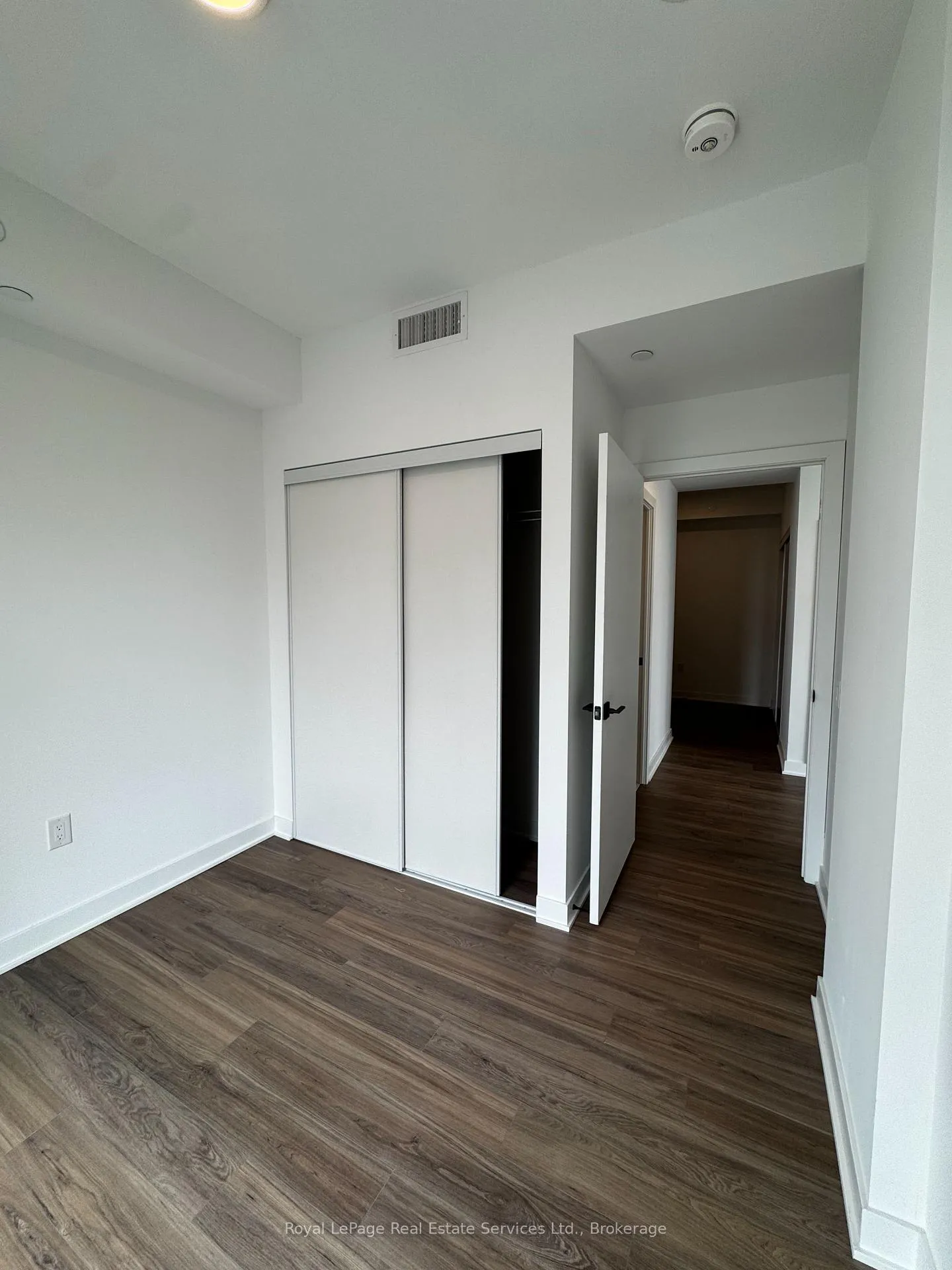 Photo 8 of Unit 906, 2782 Barton Street E, Hamilton, Riverdale — HOMEH