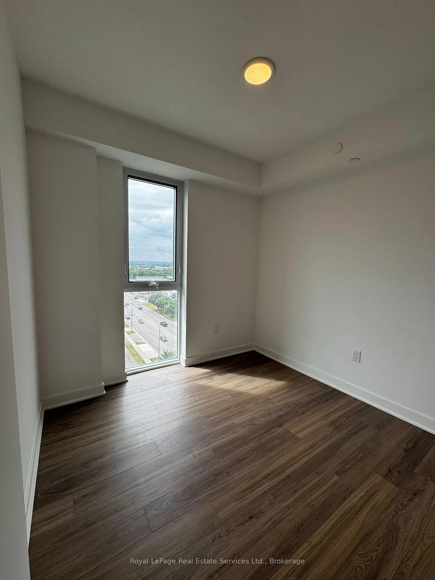 Photo 9 of Unit 906, 2782 Barton Street E, Hamilton, Riverdale — HOMEH