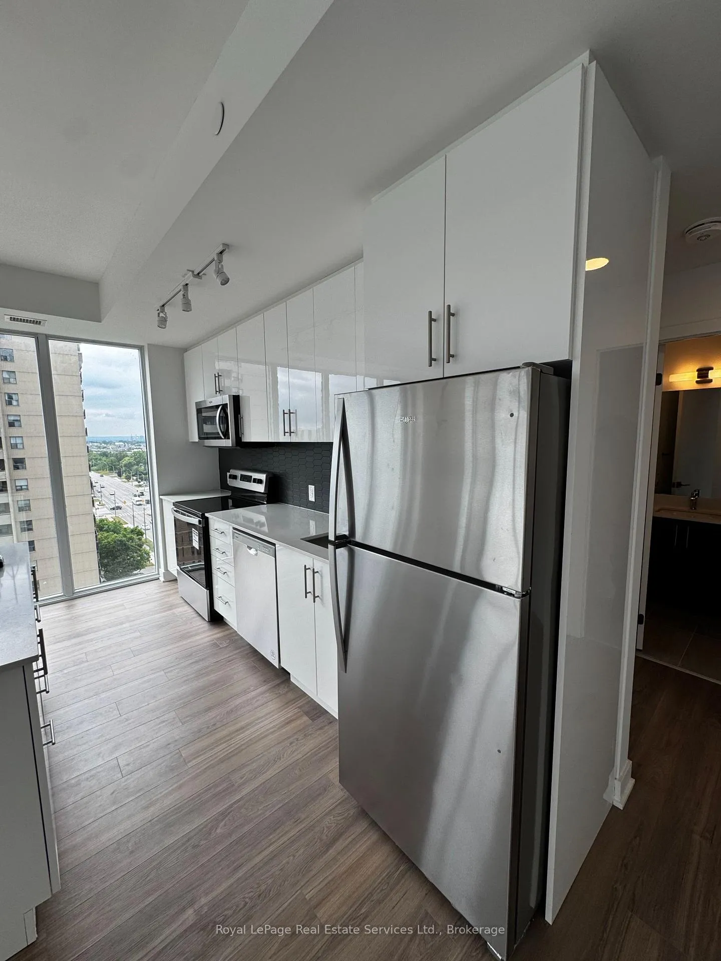 Photo 13 of Unit 906, 2782 Barton Street E, Hamilton, Riverdale — HOMEH