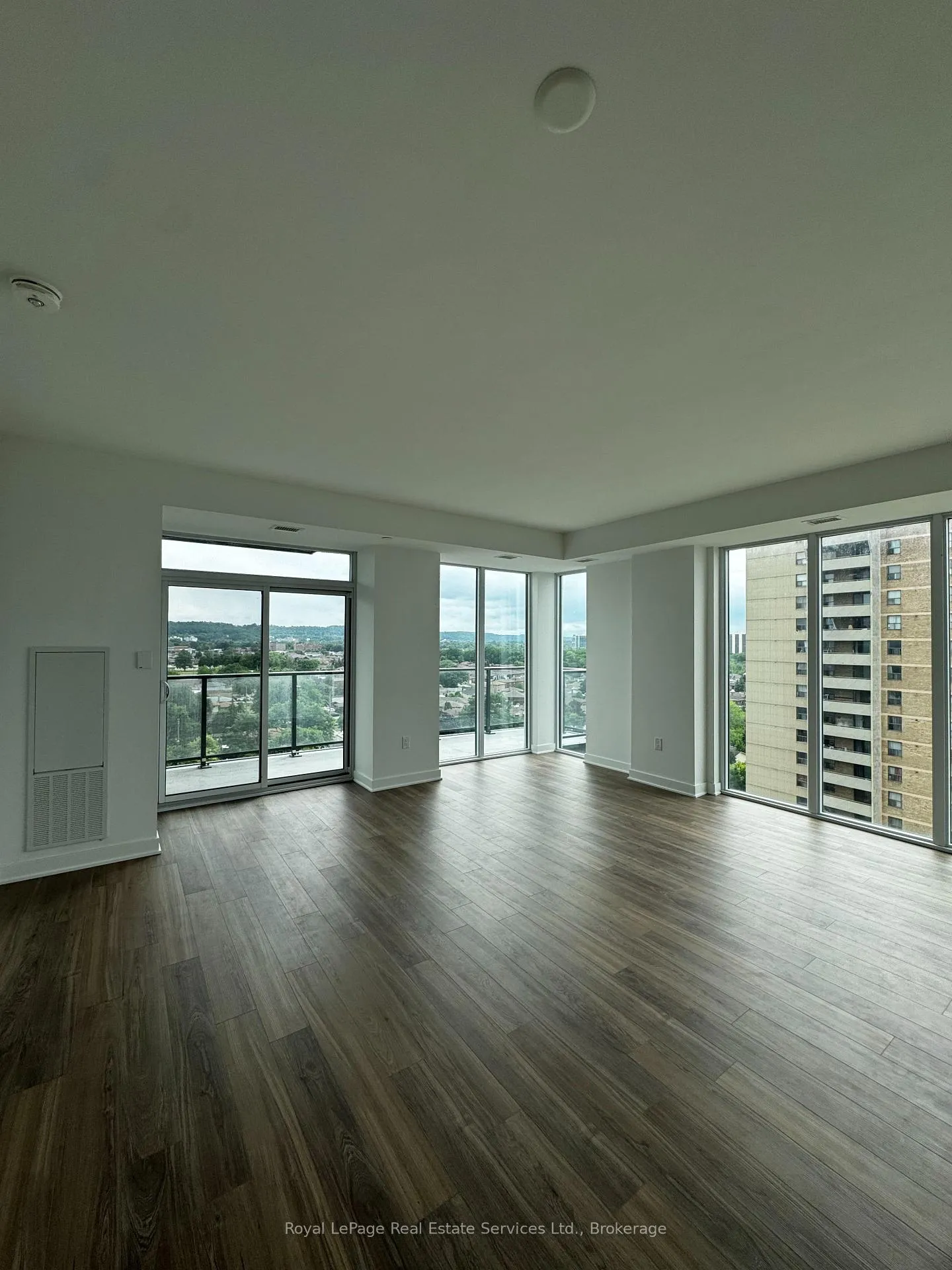Photo 14 of Unit 906, 2782 Barton Street E, Hamilton, Riverdale — HOMEH