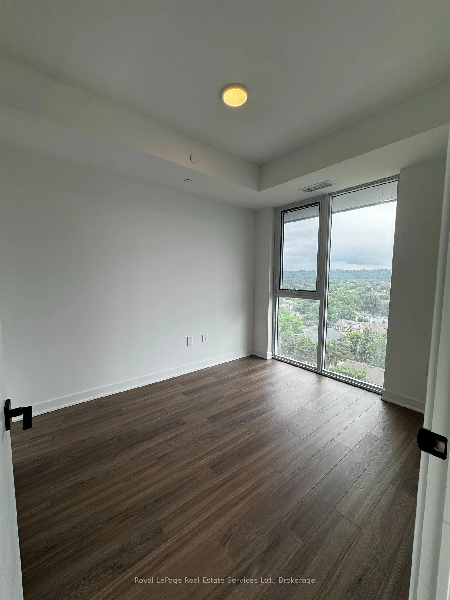 Photo 15 of Unit 906, 2782 Barton Street E, Hamilton, Riverdale — HOMEH