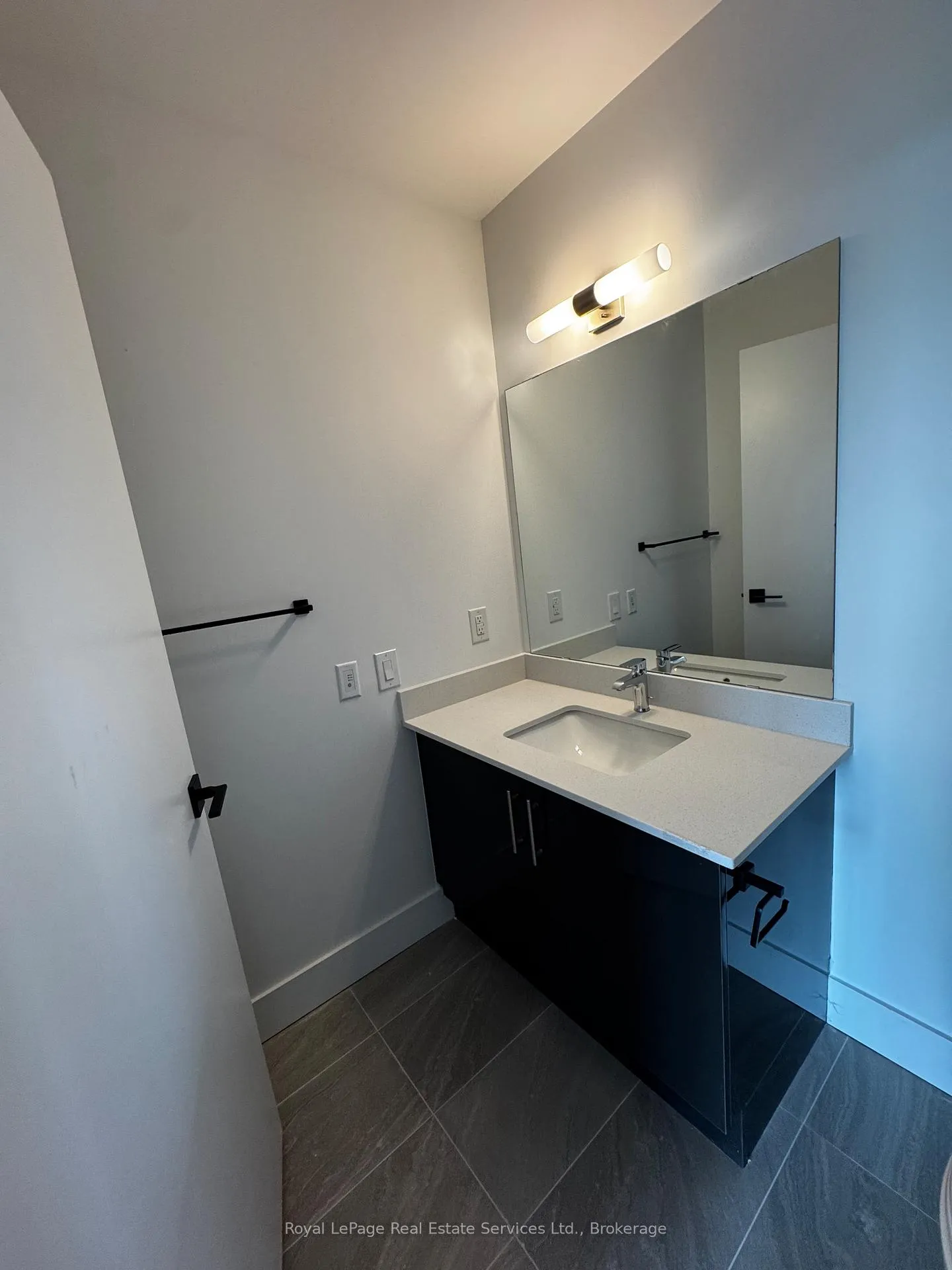 Photo 21 of Unit 906, 2782 Barton Street E, Hamilton, Riverdale — HOMEH