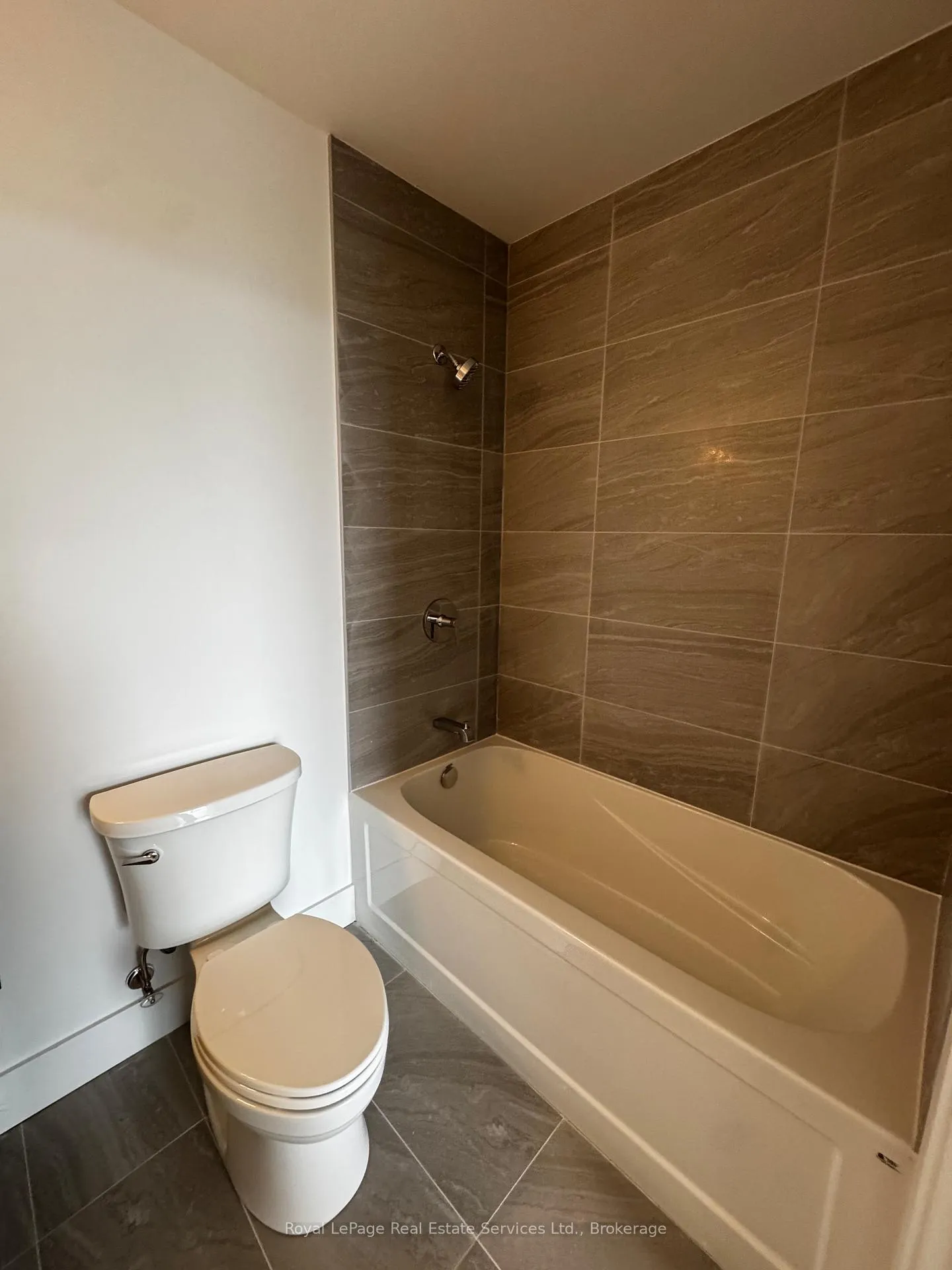 Photo 22 of Unit 906, 2782 Barton Street E, Hamilton, Riverdale — HOMEH