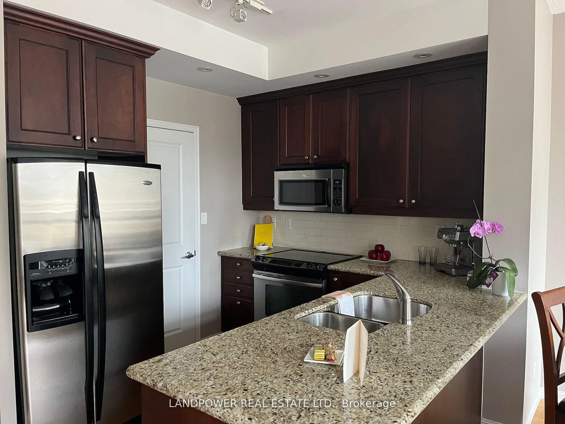 Photo 11 of Unit 511, 900 Mount Pleasant Road, Toronto, Mount Pleasant West — HOMEH