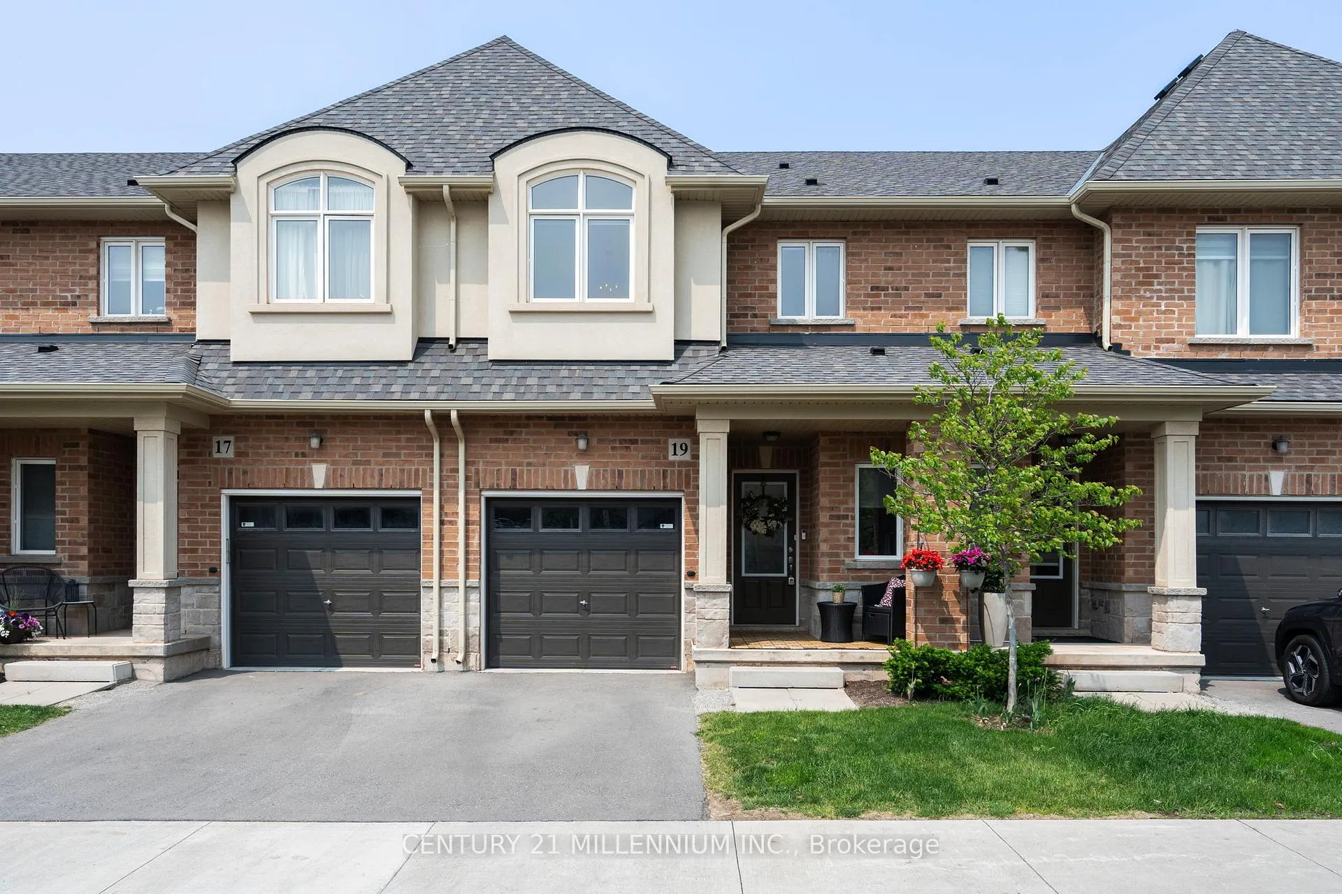 Photo 1 of 19 Arietta Lane, Hamilton, Stoney Creek — HOMEH