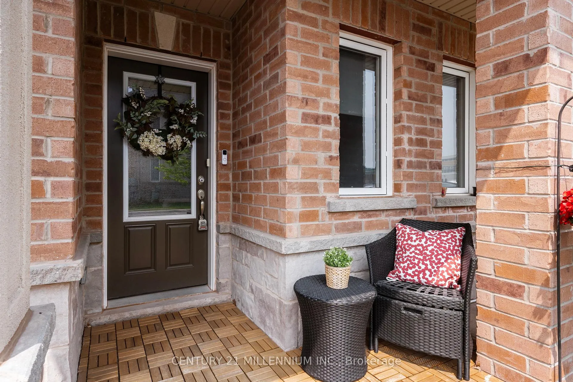 Photo 2 of 19 Arietta Lane, Hamilton, Stoney Creek — HOMEH