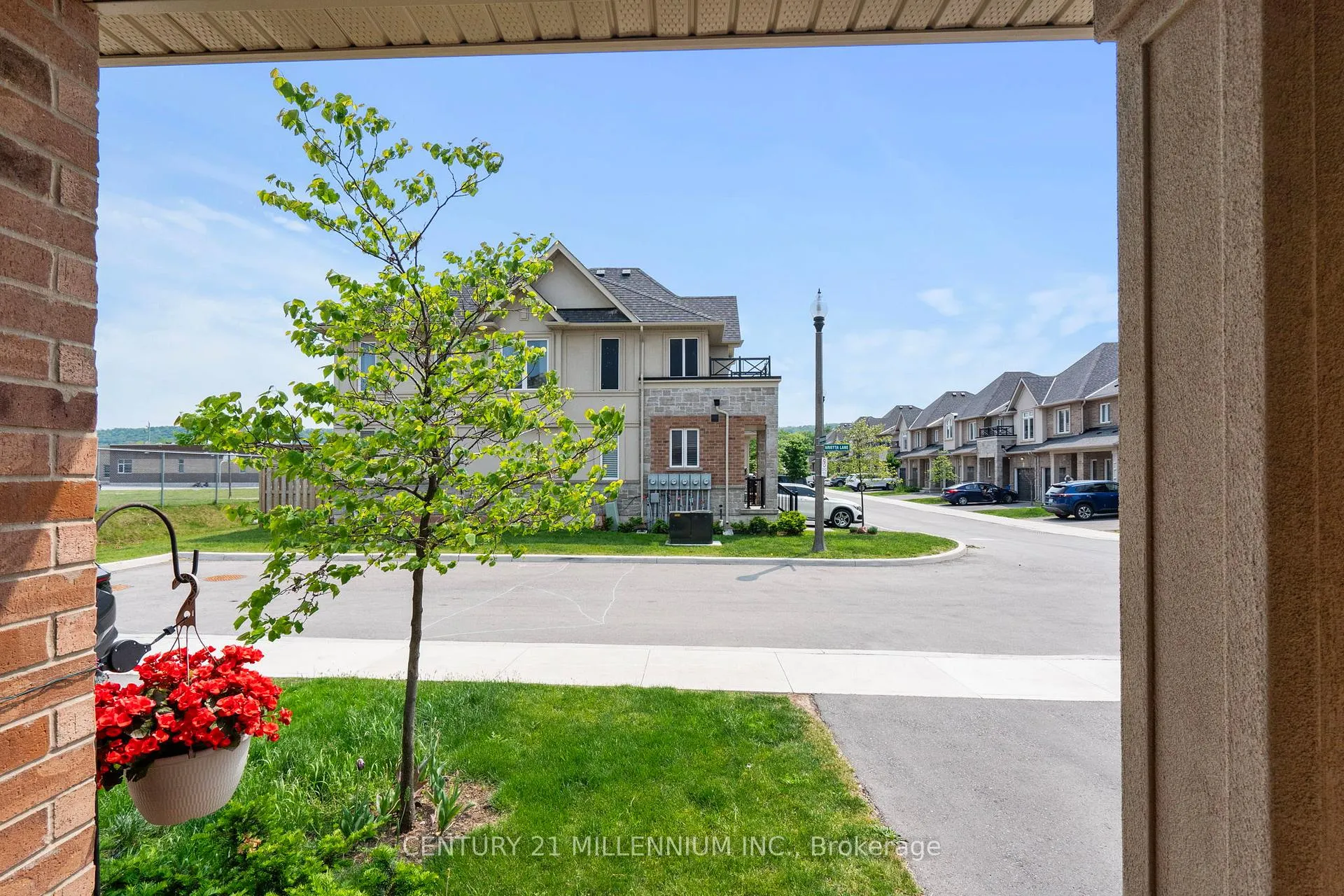 Photo 3 of 19 Arietta Lane, Hamilton, Stoney Creek — HOMEH