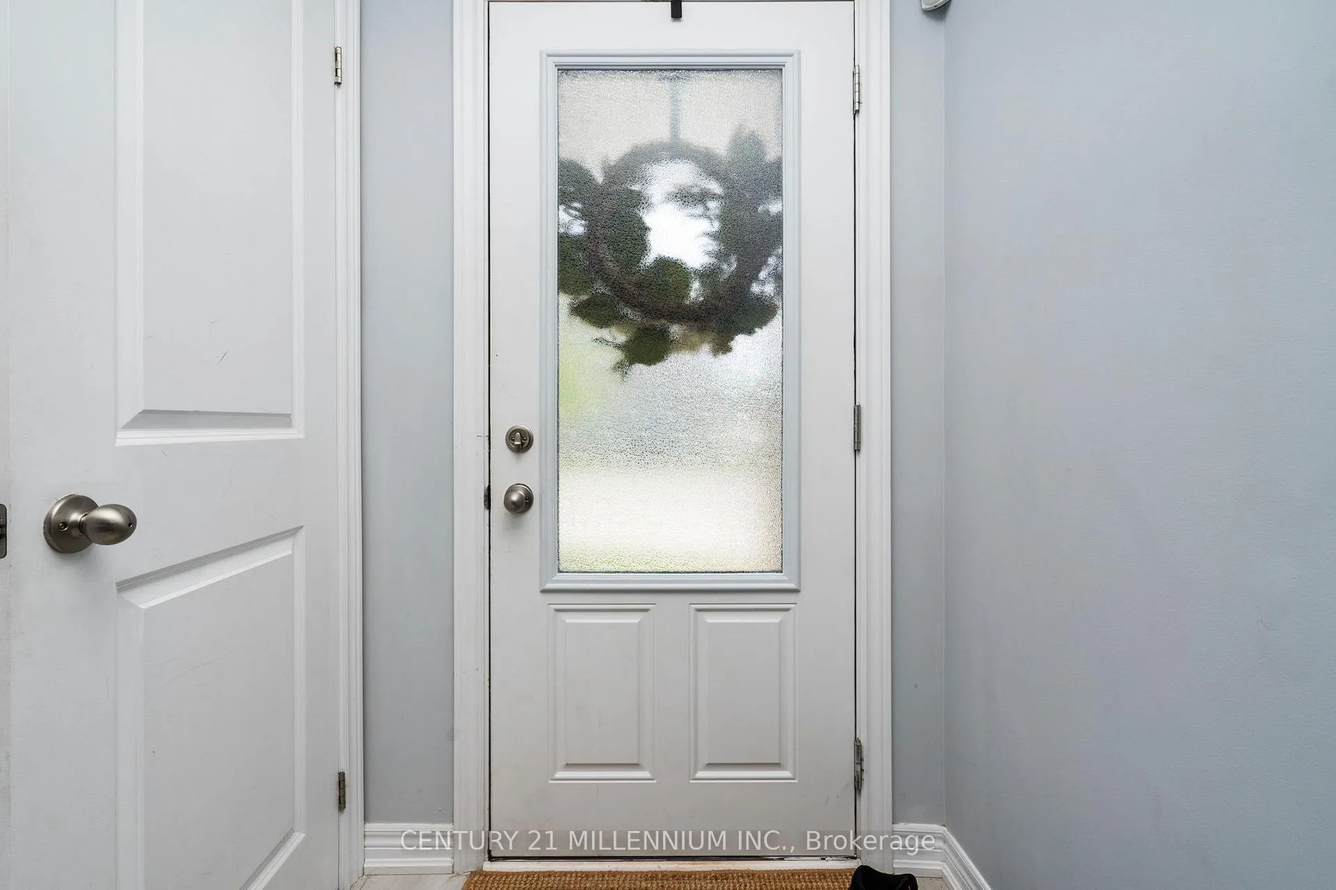 Photo 4 of 19 Arietta Lane, Hamilton, Stoney Creek — HOMEH
