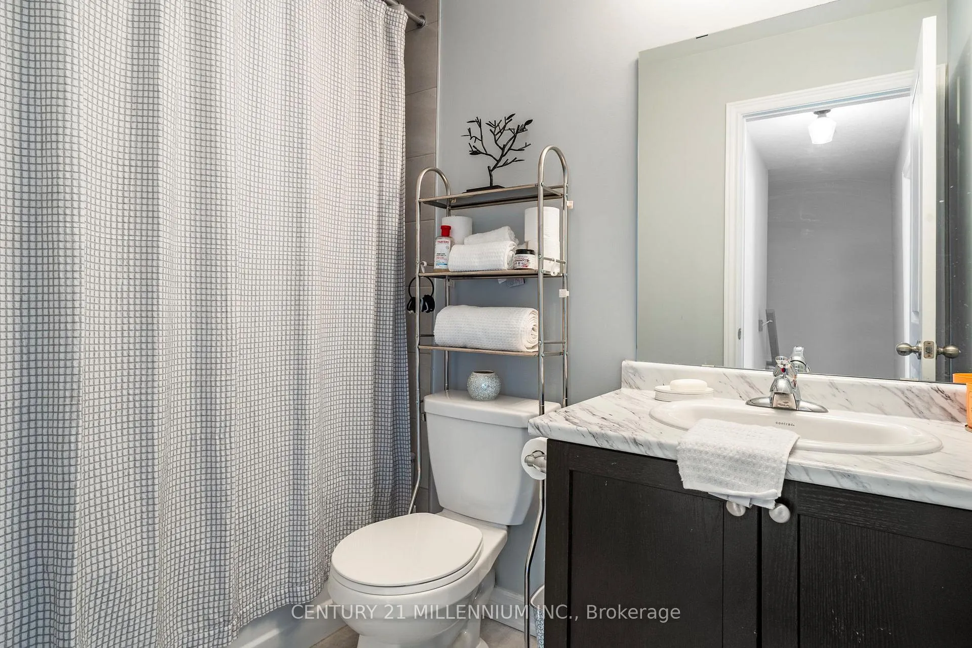 Photo 21 of 19 Arietta Lane, Hamilton, Stoney Creek — HOMEH