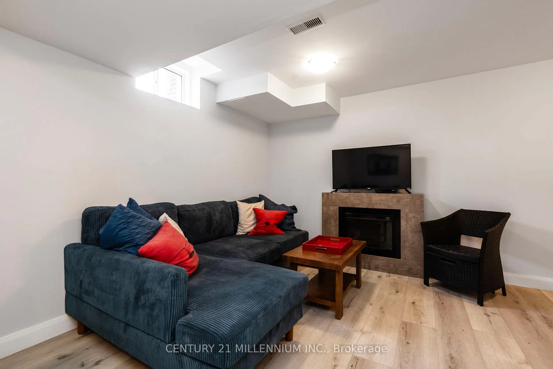 Photo 37 of 19 Arietta Lane, Hamilton, Stoney Creek — HOMEH