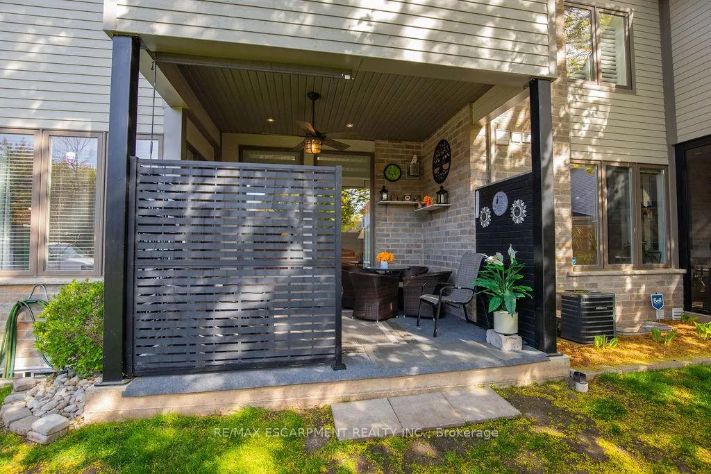 Photo 5 of Unit 4, 107 Main Street E, Grimsby, Grimsby East — HOMEH