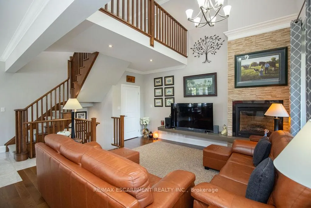 Photo 7 of Unit 4, 107 Main Street E, Grimsby, Grimsby East — HOMEH