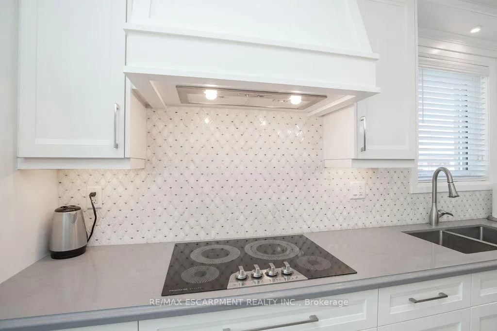 Photo 10 of Unit 4, 107 Main Street E, Grimsby, Grimsby East — HOMEH