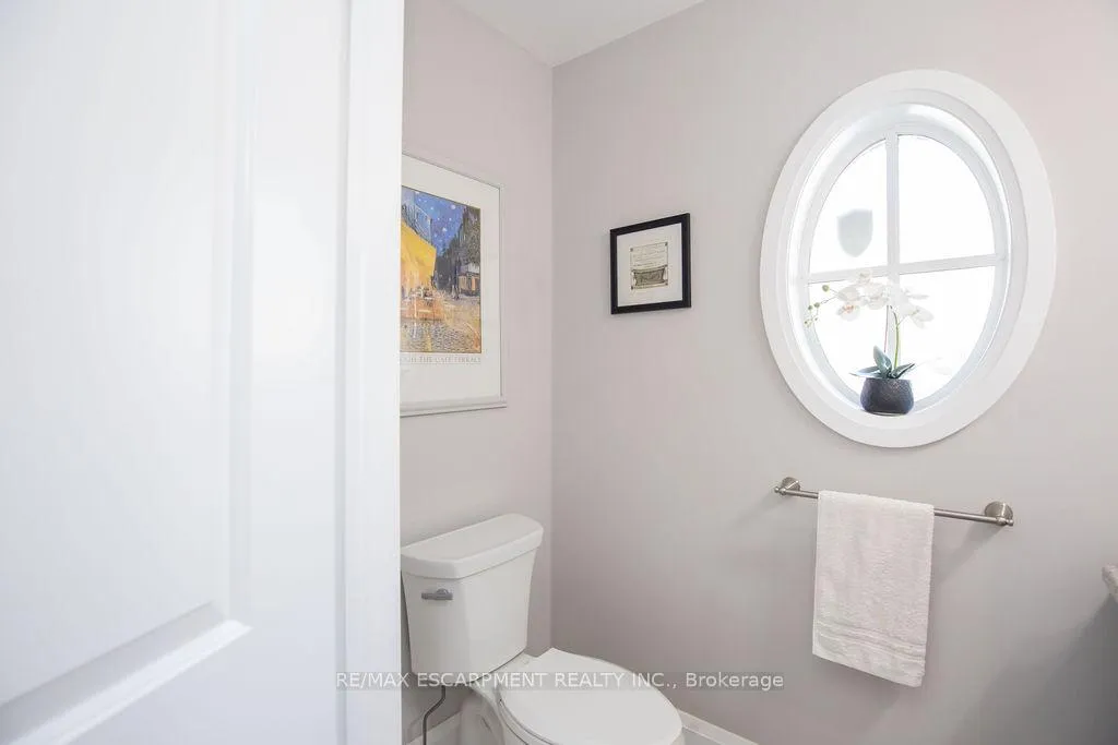 Photo 17 of Unit 4, 107 Main Street E, Grimsby, Grimsby East — HOMEH