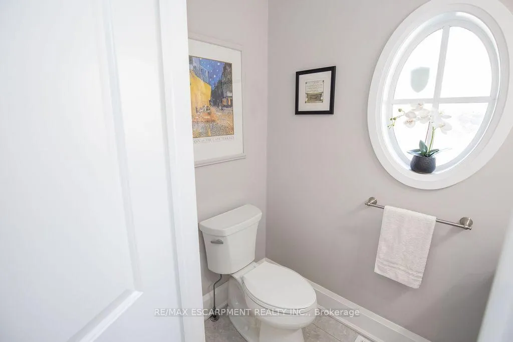 Photo 18 of Unit 4, 107 Main Street E, Grimsby, Grimsby East — HOMEH