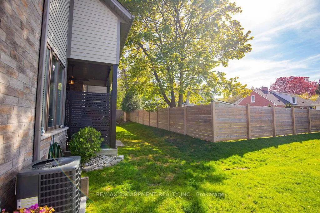 Photo 38 of Unit 4, 107 Main Street E, Grimsby, Grimsby East — HOMEH