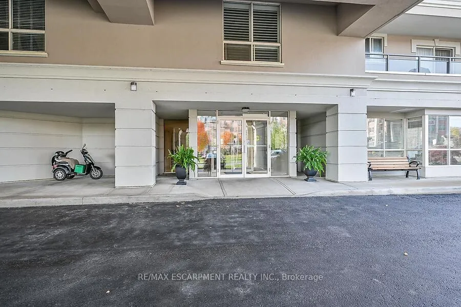 Photo 3 of Unit 601, 3000 Creekside Drive, Hamilton, Dundas — HOMEH