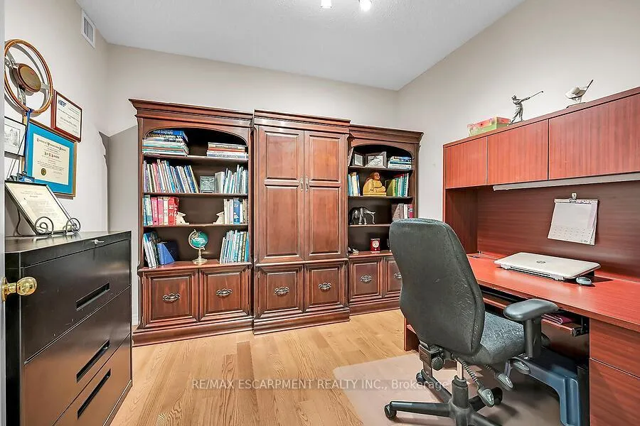 Photo 5 of Unit 601, 3000 Creekside Drive, Hamilton, Dundas — HOMEH