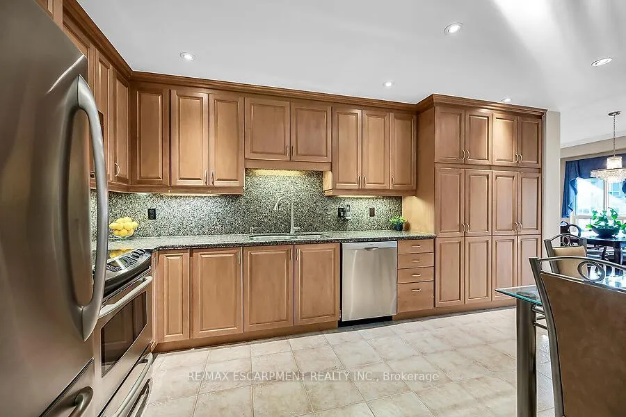 Photo 7 of Unit 601, 3000 Creekside Drive, Hamilton, Dundas — HOMEH