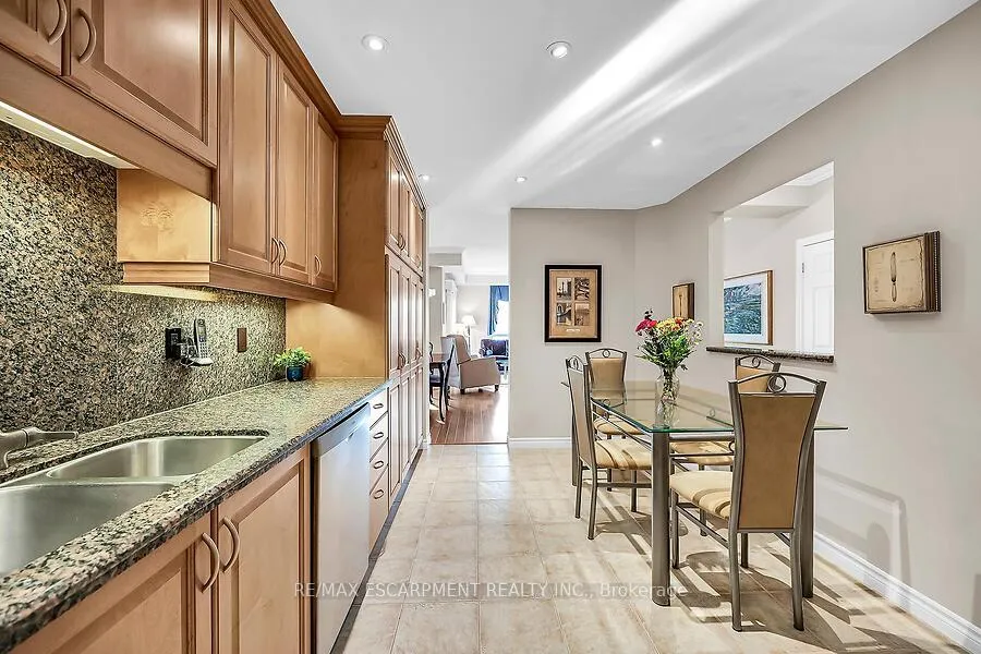 Photo 8 of Unit 601, 3000 Creekside Drive, Hamilton, Dundas — HOMEH