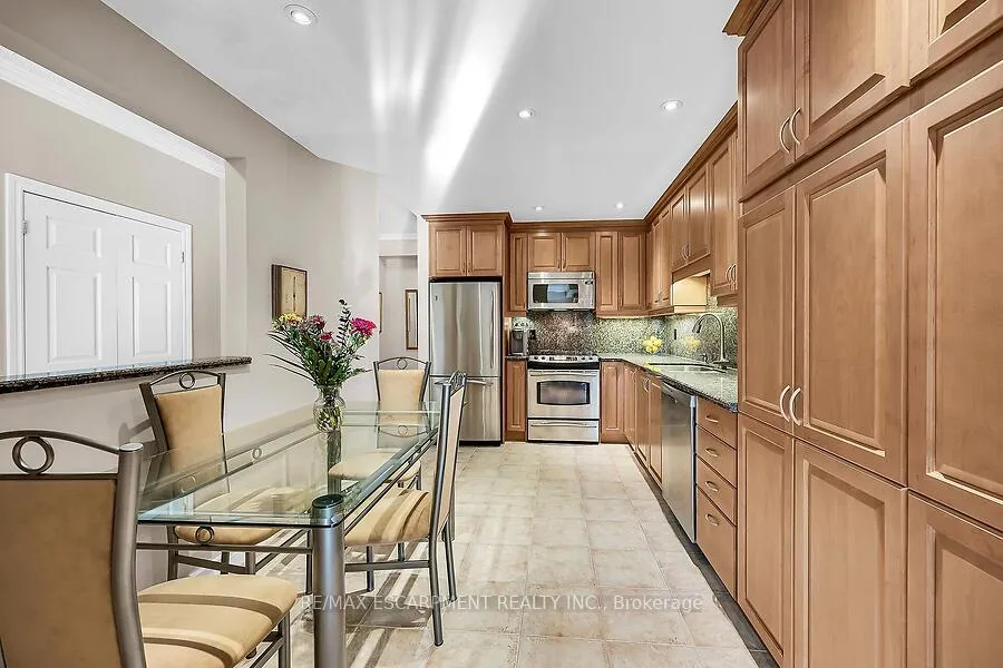 Photo 9 of Unit 601, 3000 Creekside Drive, Hamilton, Dundas — HOMEH