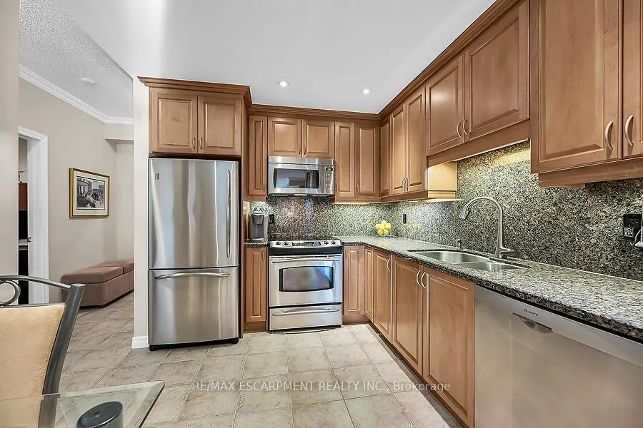 Photo 10 of Unit 601, 3000 Creekside Drive, Hamilton, Dundas — HOMEH