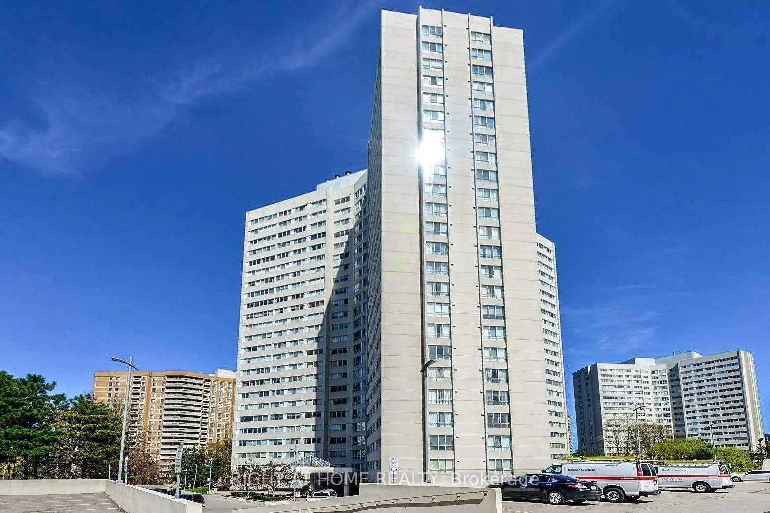 Front of Unit SPH8, 3700 Kaneff Crescent