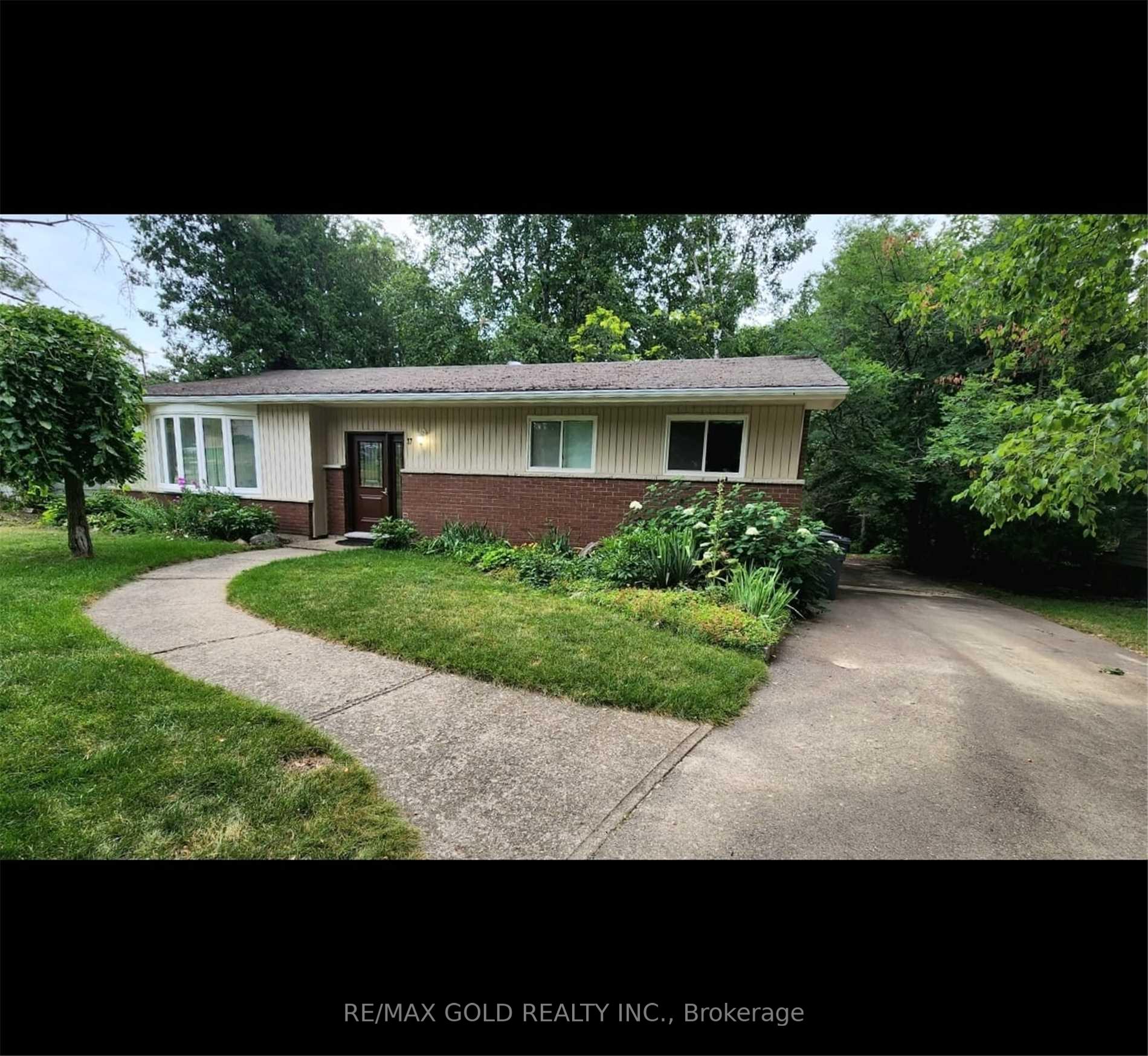 Photo 2 of 17 Larry Street, Caledon, Caledon East — HOMEH