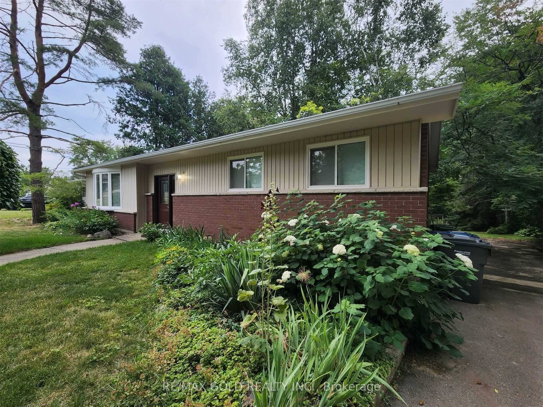 Photo 3 of 17 Larry Street, Caledon, Caledon East — HOMEH