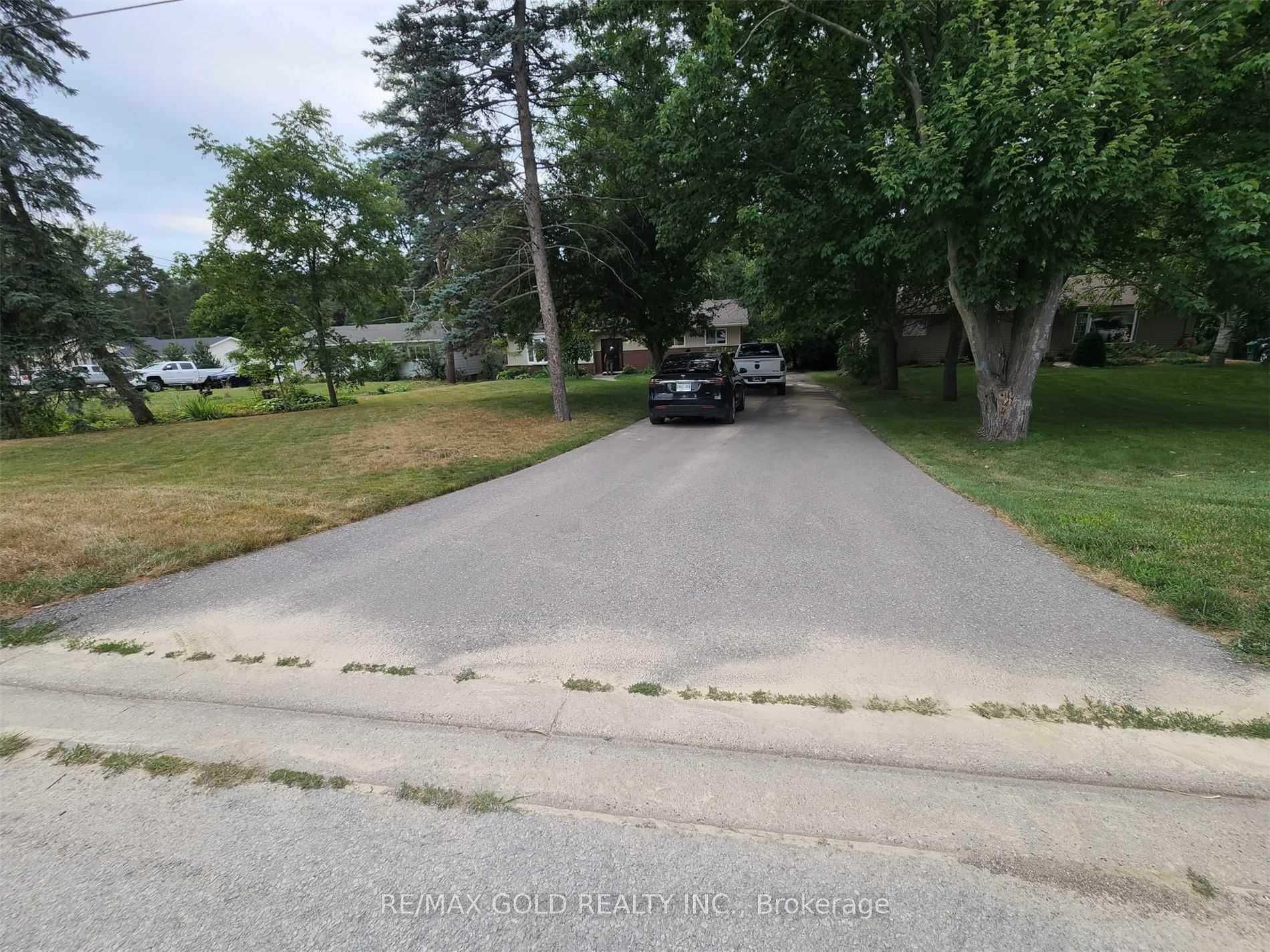 Photo 4 of 17 Larry Street, Caledon, Caledon East — HOMEH