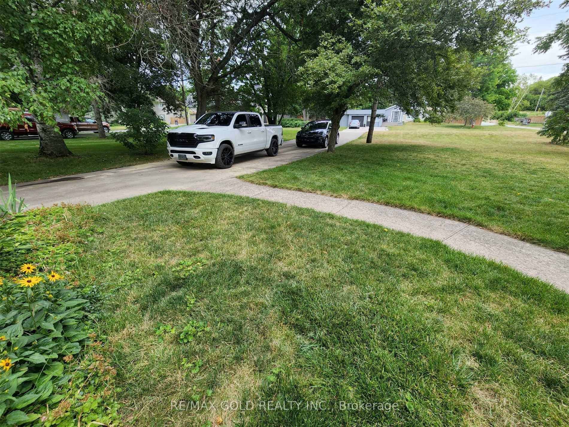 Photo 5 of 17 Larry Street, Caledon, Caledon East — HOMEH