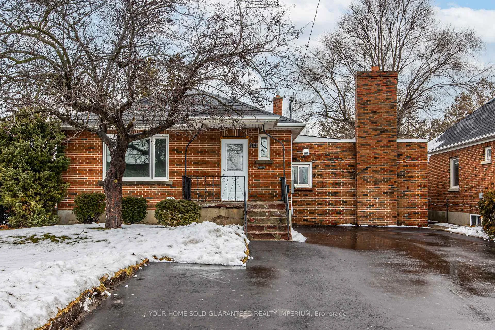 Photo 1 of 84 Taunton Road W, Oshawa, Samac — HOMEH