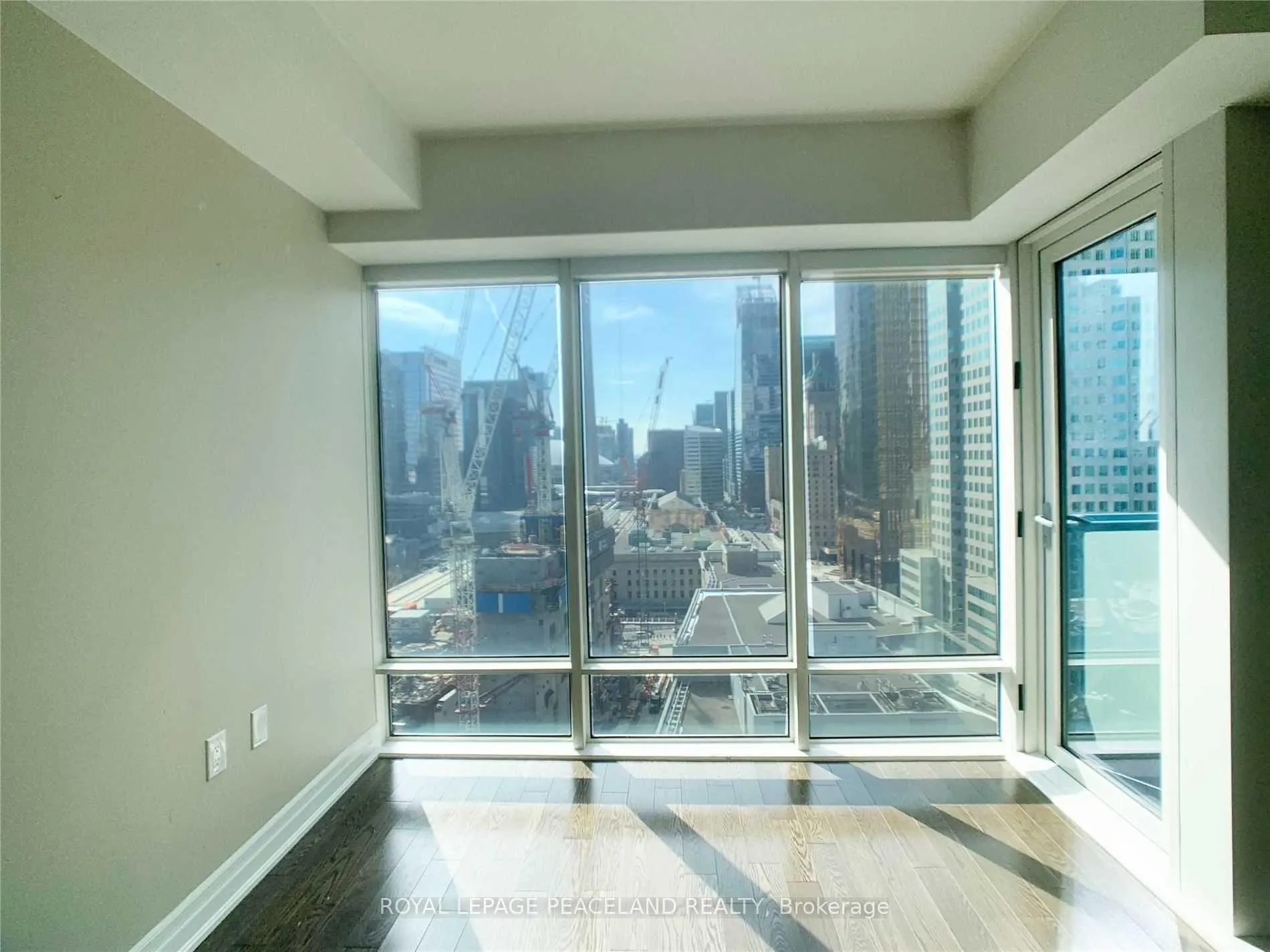 Photo 3 of Unit 1903, 8 The Esplanade Road, Toronto, Waterfront Communities — HOMEH