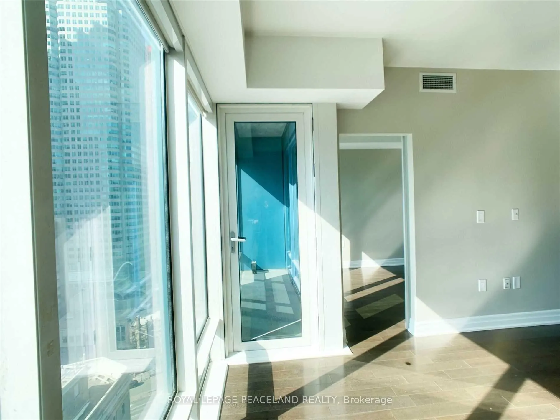Photo 4 of Unit 1903, 8 The Esplanade Road, Toronto, Waterfront Communities — HOMEH