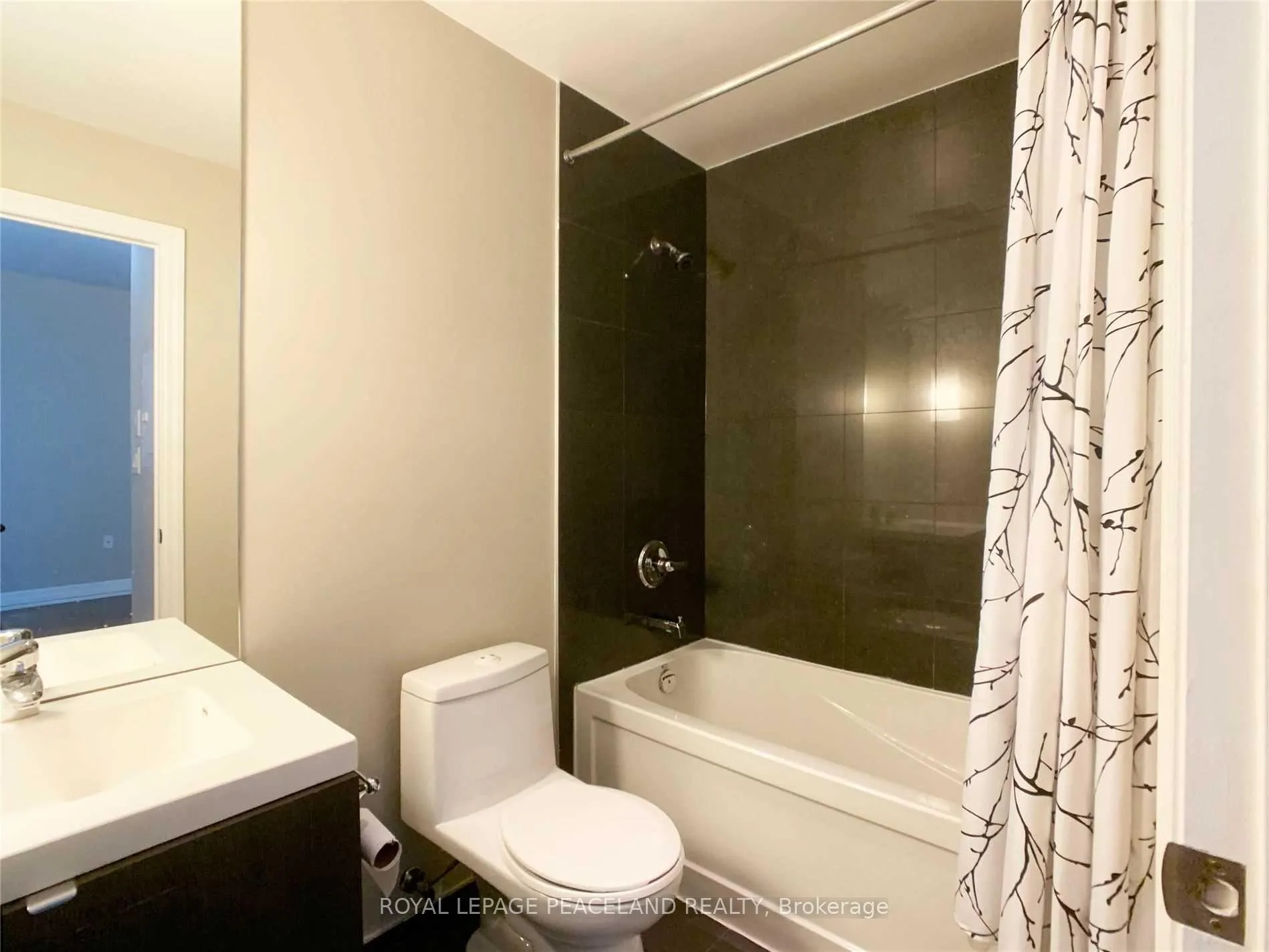 Photo 16 of Unit 1903, 8 The Esplanade Road, Toronto, Waterfront Communities — HOMEH