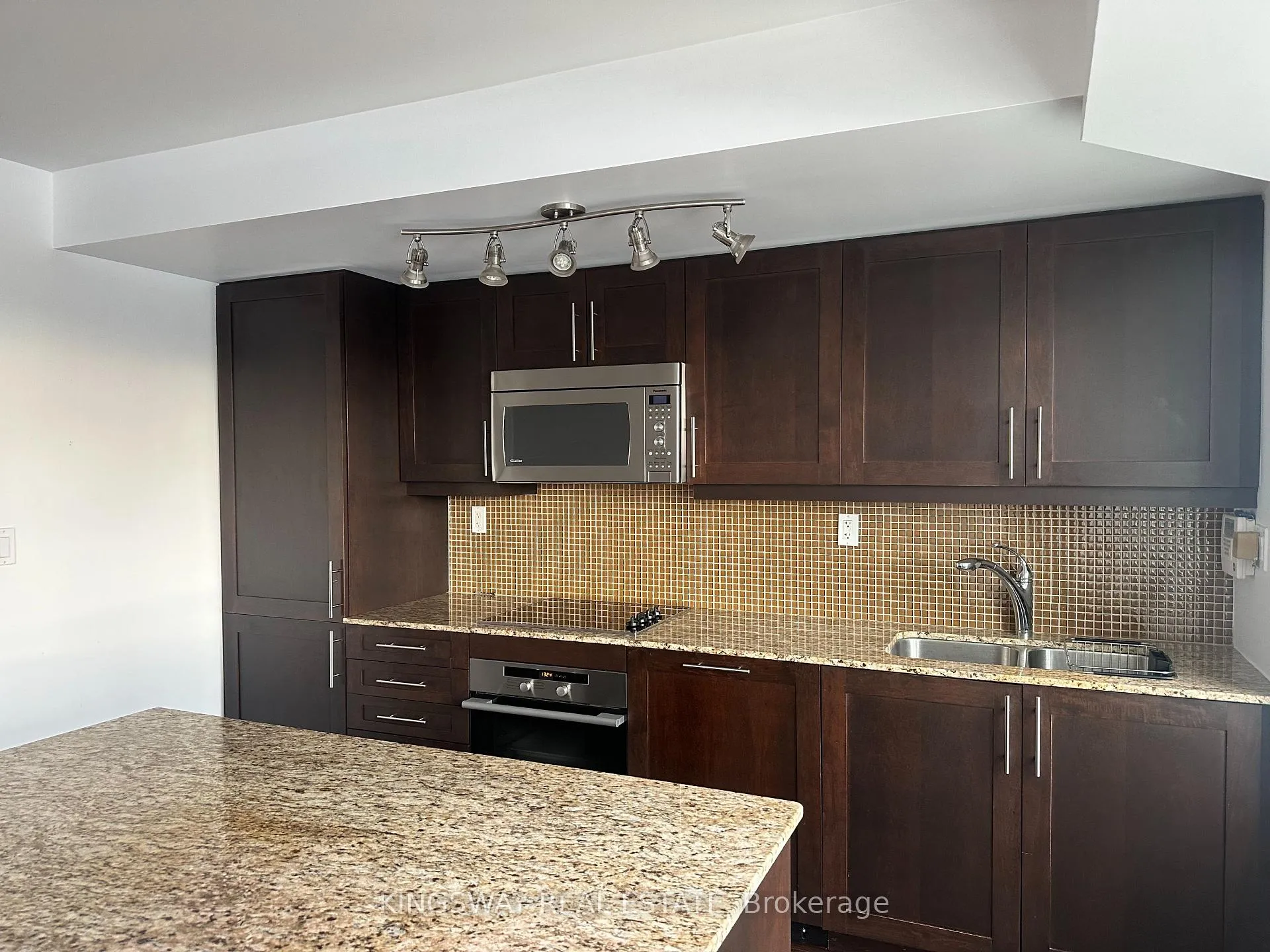 Photo 6 of Unit 504, 1 Bedford Road, Toronto, The Annex — HOMEH