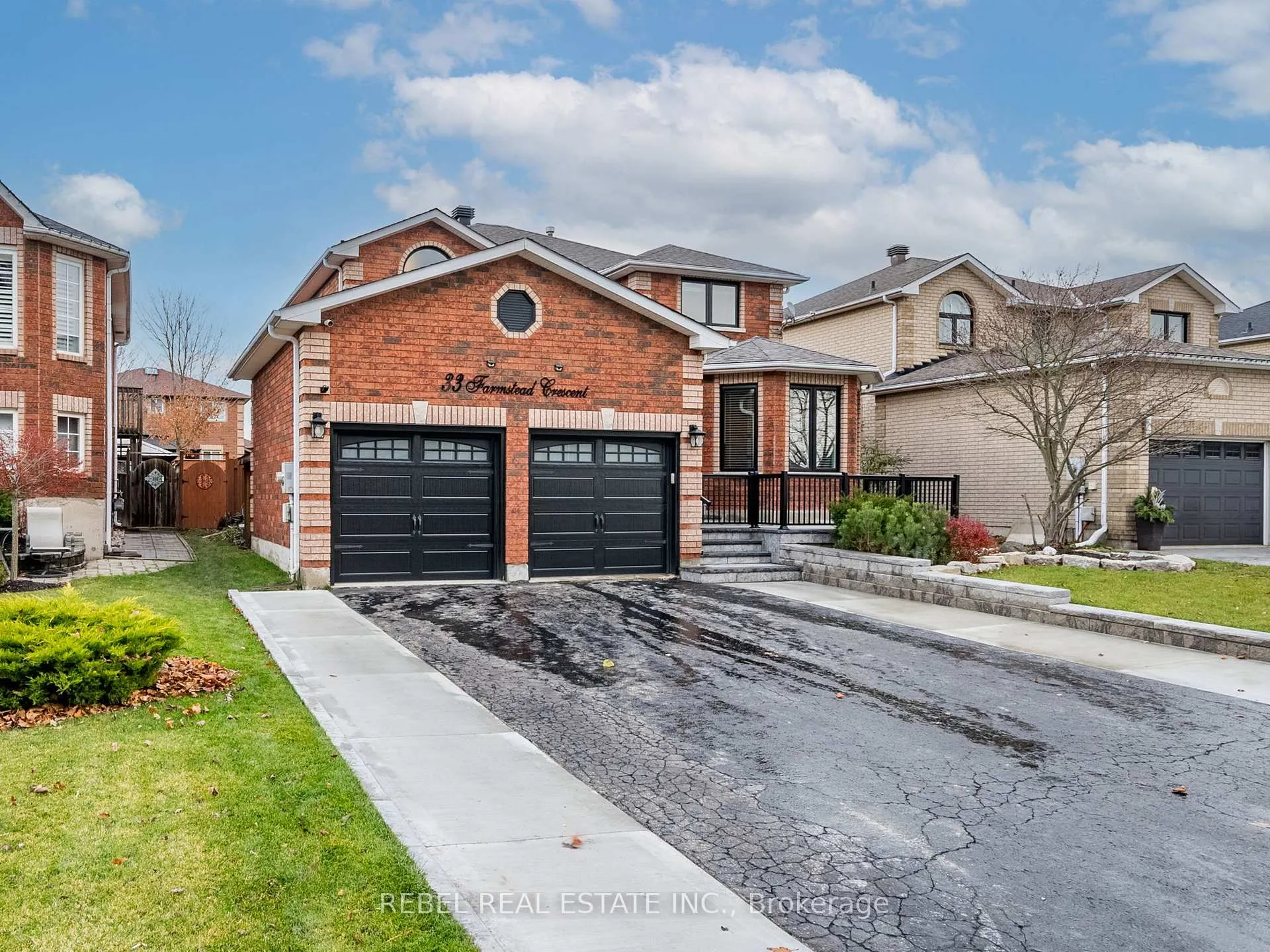Photo 2 of 33 Farmstead Crescent, Barrie, Holly — HOMEH