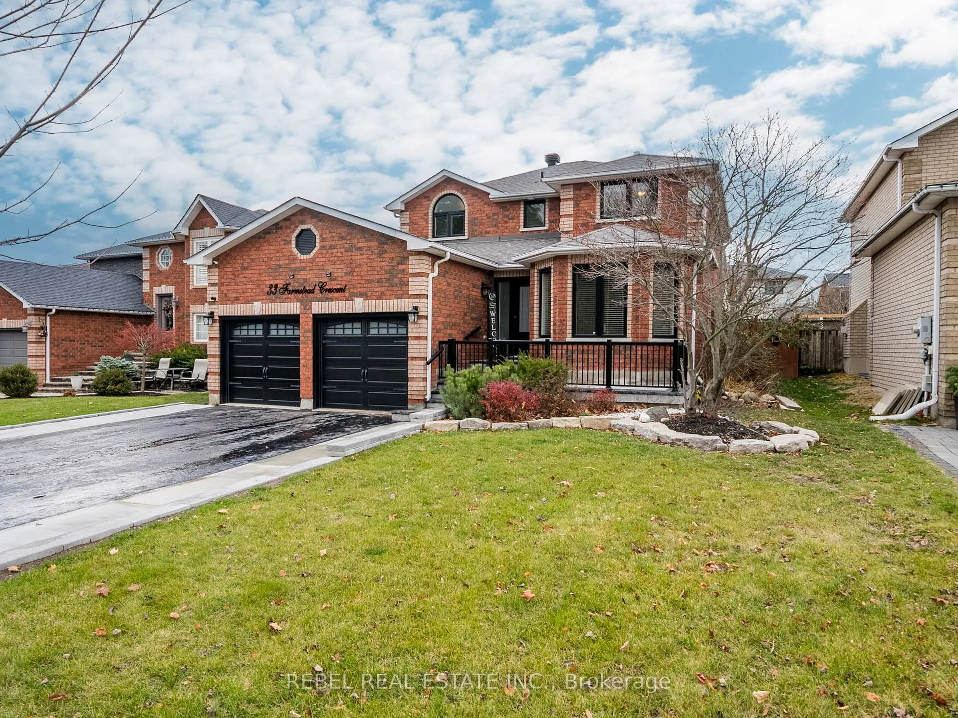 Photo 3 of 33 Farmstead Crescent, Barrie, Holly — HOMEH