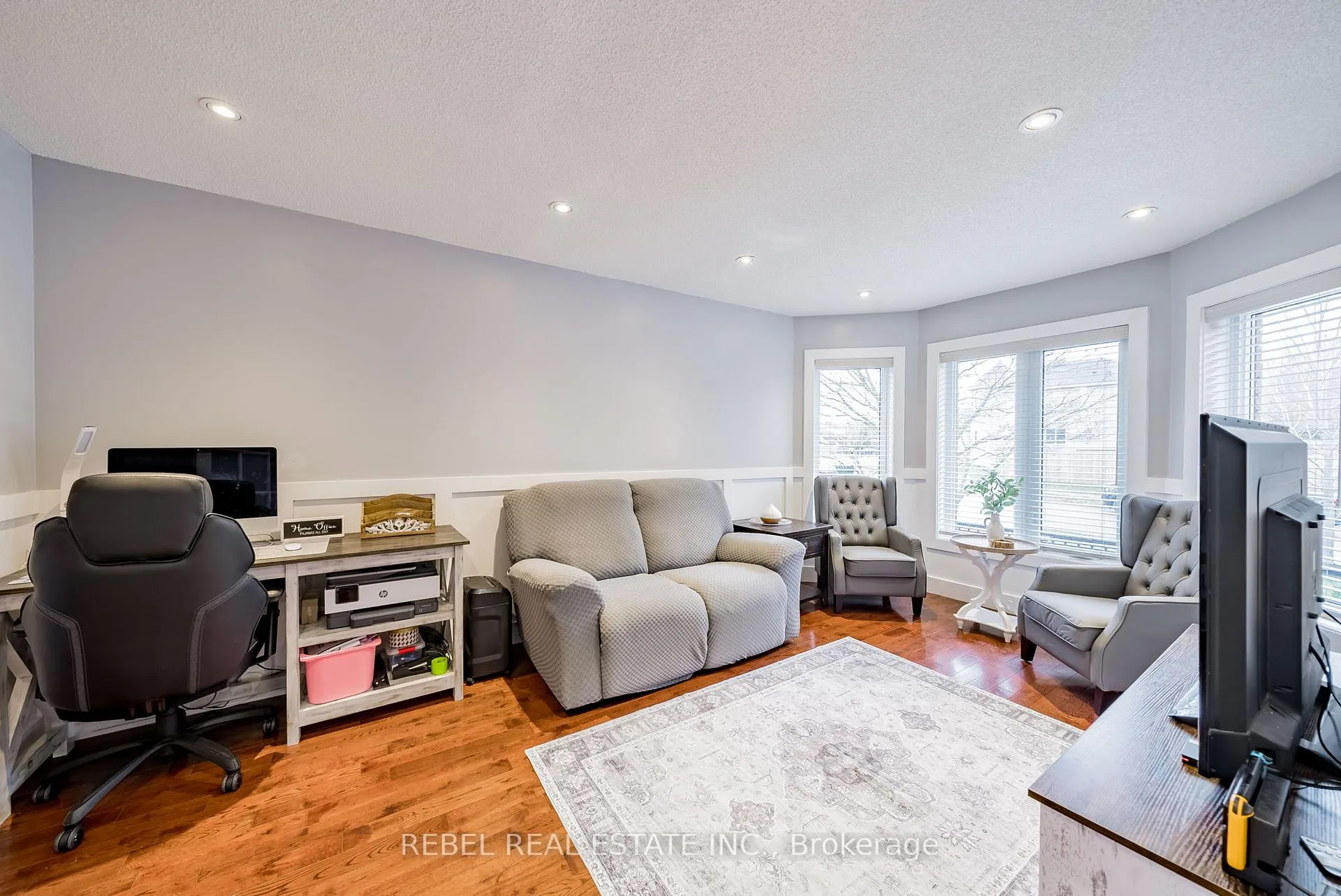 Photo 5 of 33 Farmstead Crescent, Barrie, Holly — HOMEH