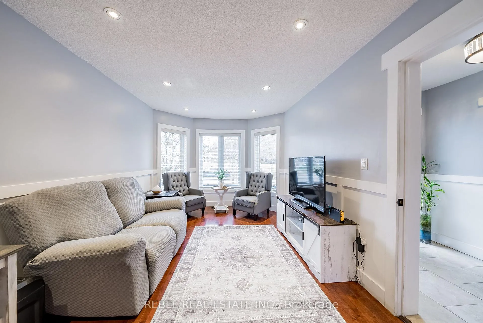 Photo 6 of 33 Farmstead Crescent, Barrie, Holly — HOMEH
