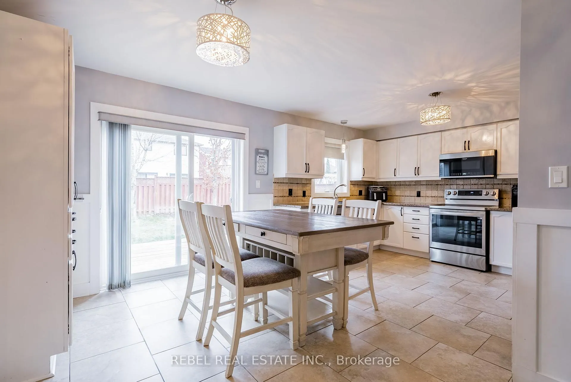 Photo 11 of 33 Farmstead Crescent, Barrie, Holly — HOMEH